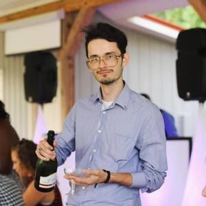 Meet your Posher, Phillip